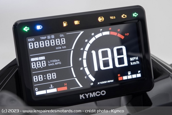 Le nouveau compteur TFT couleur du Kymco Downtown GT Le nouveau compteur TFT couleur du Kymco Downtown GT