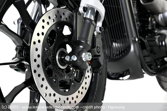 La GV125S-EVO opte pour l'ABS