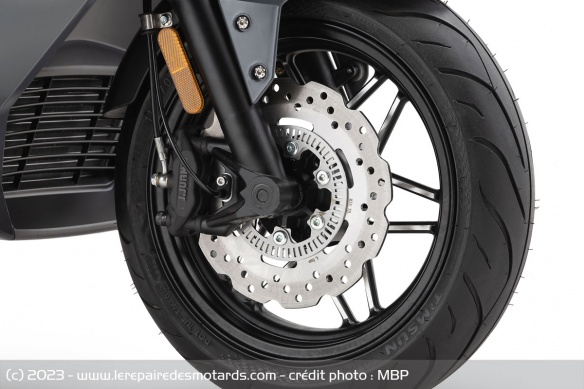 Scooter MBP SC300