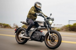 La moto électrique Ryvid Anthem en série