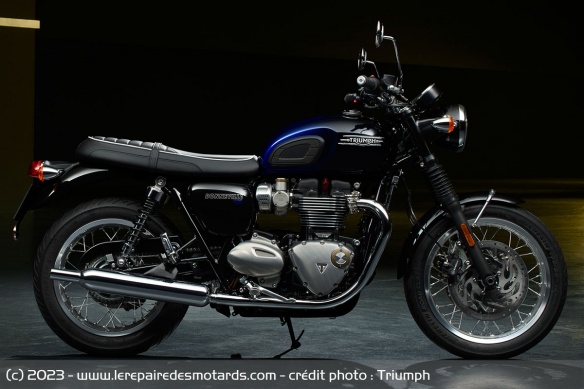 Triumph Bonneville T120 Stealth Edition
