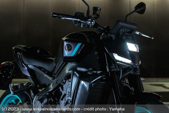 Le phare avant de la Yamaha MT-09