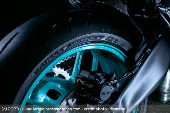 Le pneu arrière de la Yamaha MT-09
