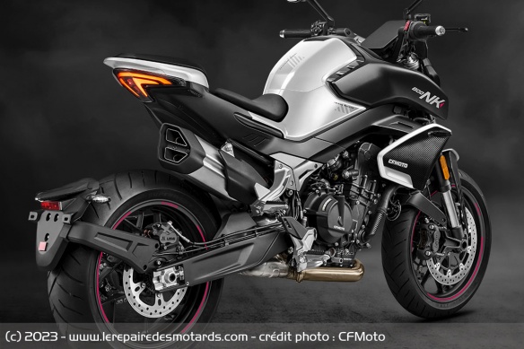 Le roadster CFMoto 800 NK
