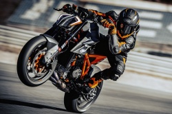 Roadster KTM 1290 Super Duke RR 2023