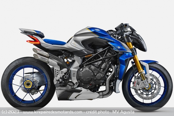 Comme toujours, un kit racing est proposé par le constructeur transalpin Comme toujours, un kit racing est proposé par le constructeur transalpin