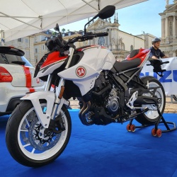 Roadster Suzuki GSX-8S Kevin Schwantz Edition