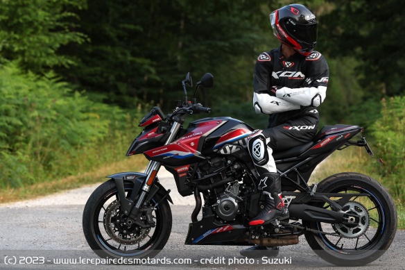 Le constructeur rhabille son roadster aux couleurs du team Yoshimura SERT Motul Le constructeur rhabille son roadster aux couleurs du team Yoshimura SERT Motul