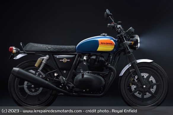 Royal Enfield Interceptor 650 Black Edition Barcelona Blue Royal Enfield Interceptor 650 Black Edition Barcelona Blue