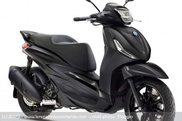 Piaggio Beverly 300 HPE Deep Black Piaggio Beverly 300 HPE Deep Black