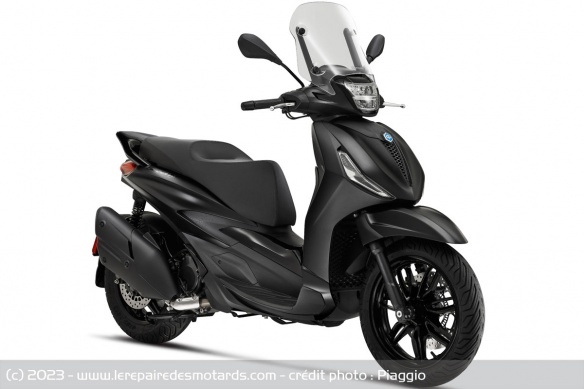 Piaggio Beverly 400 HPE Deep Black Piaggio Beverly 400 HPE Deep Black