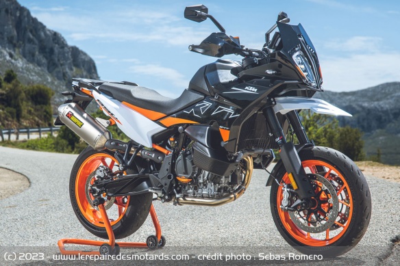 La KTM 890 SMT