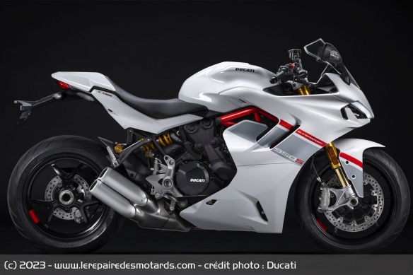 La SuperSport 950 S Stripe sera disponible en juin La SuperSport 950 S Stripe sera disponible en juin