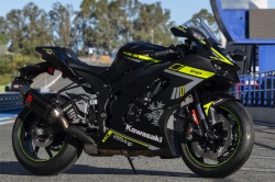 Sportive Kawasaki ZX-10RR Winter Test