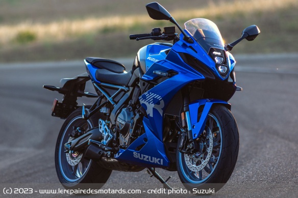 Sportive Suzuki GSX-8R Sportive Suzuki GSX-8R