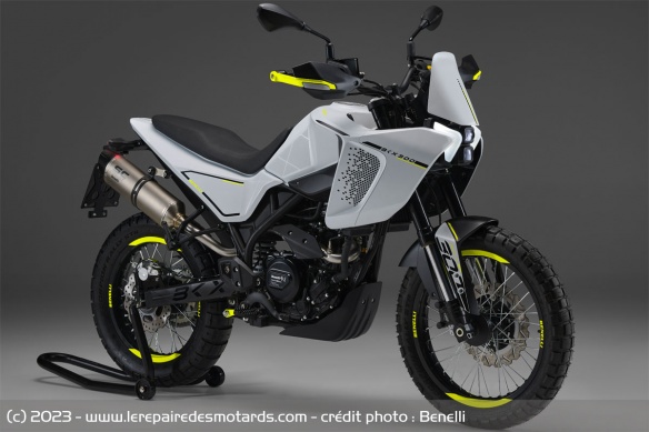 La BKX 125 est identique au modèle de 300 cm3 à l'exception de son moteur La BKX 125 est identique au modèle de 300 cm3 à l'exception de son moteur
