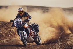 Trail KTM 1290 Super Adventure R 2023 - Crédit photo : Philip Platzer