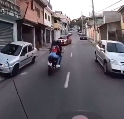Course poursuite à moto au Brésil