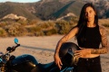 Femme motard