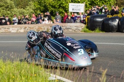 Tourist Trophy : Crowe/Crowe vainqueurs du Sidecar TT - Crédit photo : IOMTT
