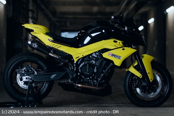 La motoo Ipone x CFMOTO 800NK Advanced La motoo Ipone x CFMOTO 800NK Advanced