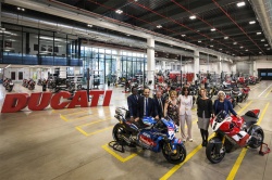 Le G7 visite l'usine Ducati - Crédit photo : Ducati