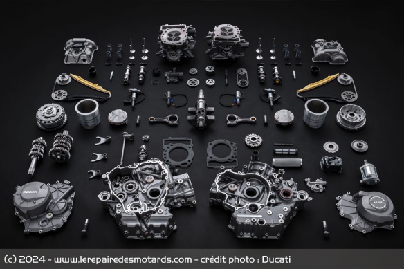 Le V-twin de 890 cm3 délivre jusqu'à 120 ch et 93,3 Nm Le V-twin de 890 cm3 délivre jusqu'à 120 ch et 93,3 Nm