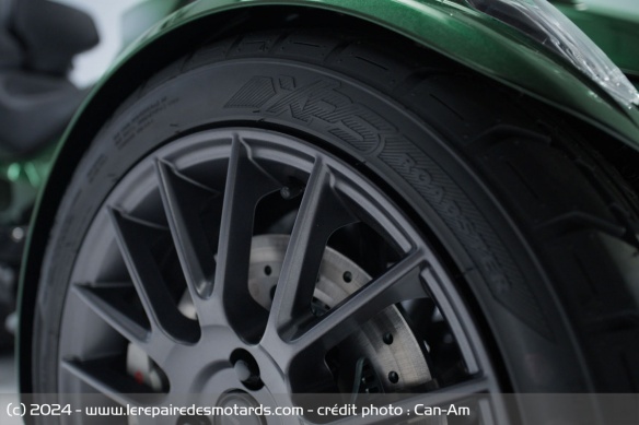 Le Spyder RT et F3 changent de pneus Le Spyder RT et F3 changent de pneus