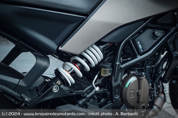 L'amortisseur WP Apex de la Husqvarna Svartpilen 125