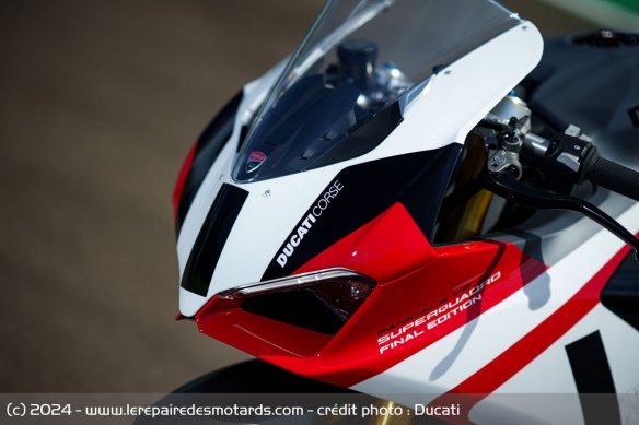 Sportive Ducati Panigale V2 Superquadro Final Edition Sportive Ducati Panigale V2 Superquadro Final Edition