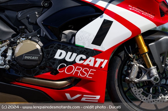 Sportive Ducati Panigale V2 Superquadro Final Edition Sportive Ducati Panigale V2 Superquadro Final Edition