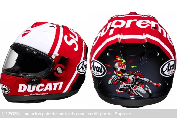 La collaboration s'accompagne aussi d'un casque Arai assorti