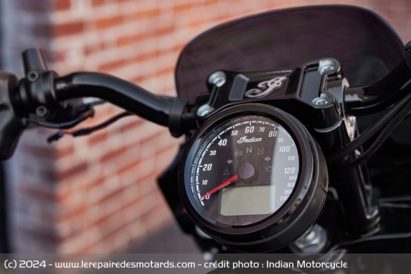 Le compteur analogique de l'Indian Sport Scout