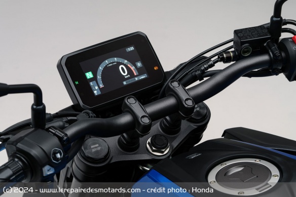 Le compteur TFT de 5 pouces de la Honda CB125R