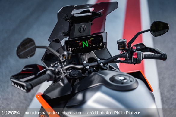Sport tourer KTM 1390 Super Duke GT Sport tourer KTM 1390 Super Duke GT