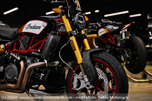Fourche Öhlins de l'Indian FTR X RSD Super Hooligan