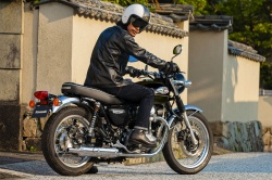 Kawasaki W800 2025