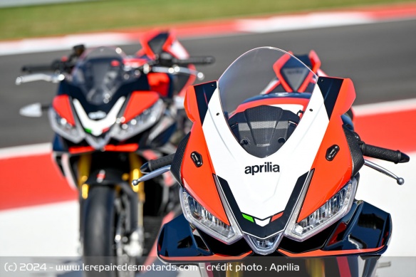 RSV4 ou Tuono V4, il faut compter 500 euros de plus que les versions Factory pour ces éditions spéciales
