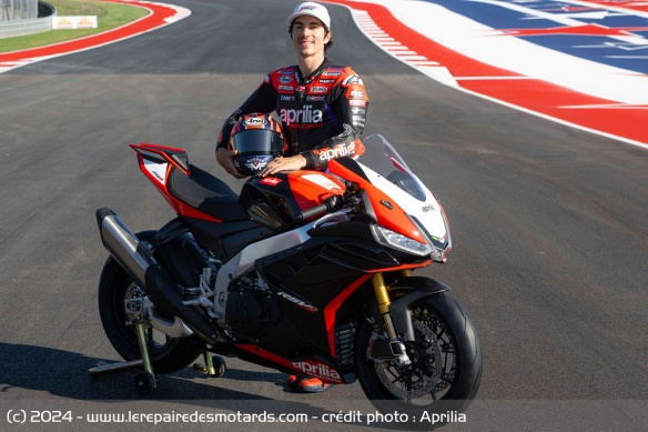 Maverick Vinales et la série spéciale de la RSV4 Factory