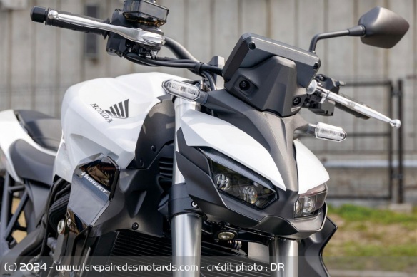 Initialement annoncé pour l'été, le roadster pourrait n'arriver que plus tard Initialement annoncé pour l'été, le roadster pourrait n'arriver que plus tard