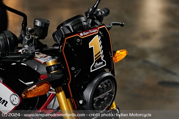 Phare avant de l'Indian FTR X RSD Super Hooligan
