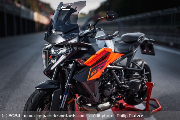 Sport tourer KTM 1390 Super Duke GT Sport tourer KTM 1390 Super Duke GT