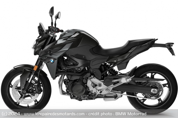 Roadster BMW F 900 R Triple Black Roadster BMW F 900 R Triple Black