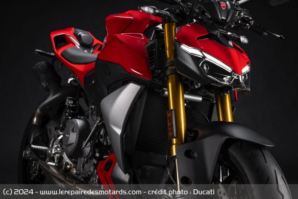 Roadster Ducati Streetfighter V2 2025 Roadster Ducati Streetfighter V2 2025