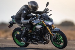 Roadster Kawasaki Z900 SE 2025