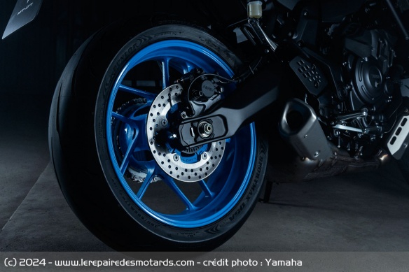 La roue arrière de la Yamaha MT-07 La roue arrière de la Yamaha MT-07