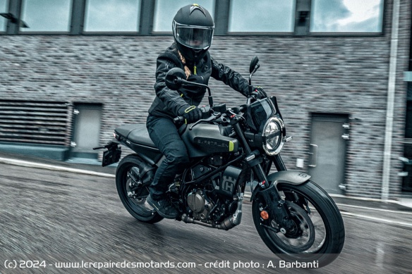 Scrambler Husqvarna Svartpilen 125 2024