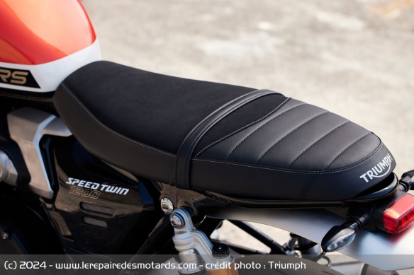 La selle de la Triumph Speed Twin 1200 RS