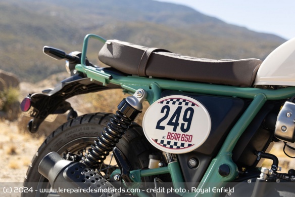 La selle scrambler de la Royal Enfield Bear 650