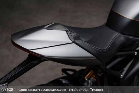 Sportive Triumph Speed Triple 1200 RR Breitling